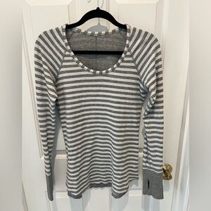 Reversible Lululemon soft cotton top. Size 6. Excellent condition.